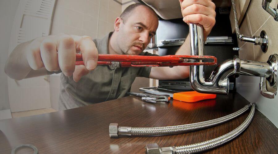Expert burst pipe repair services in Logan, IL